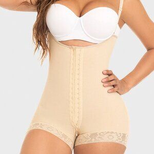 Extra short strapless shaping girdle